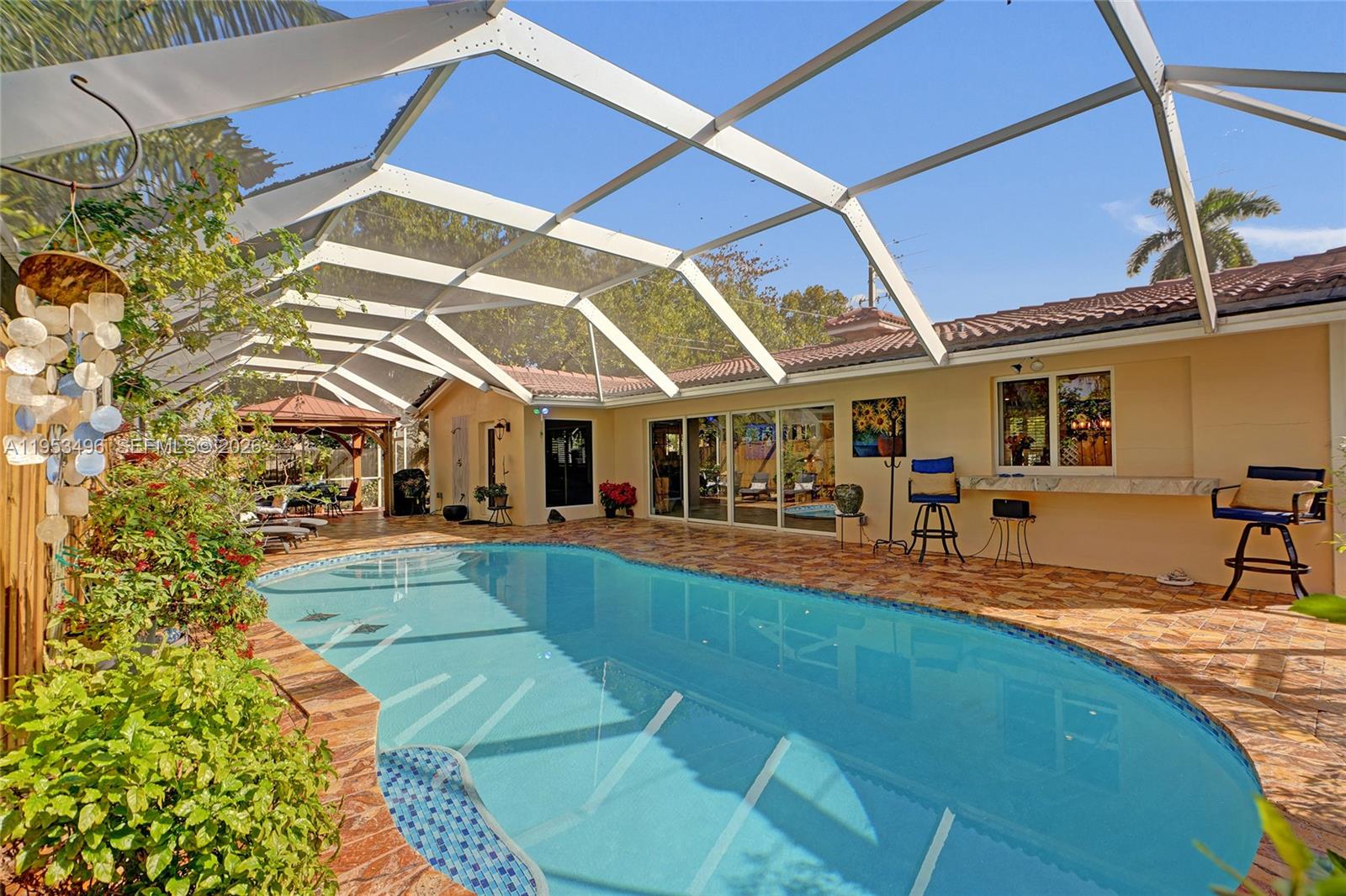 COUNTRY CLUB HOMES - Residential