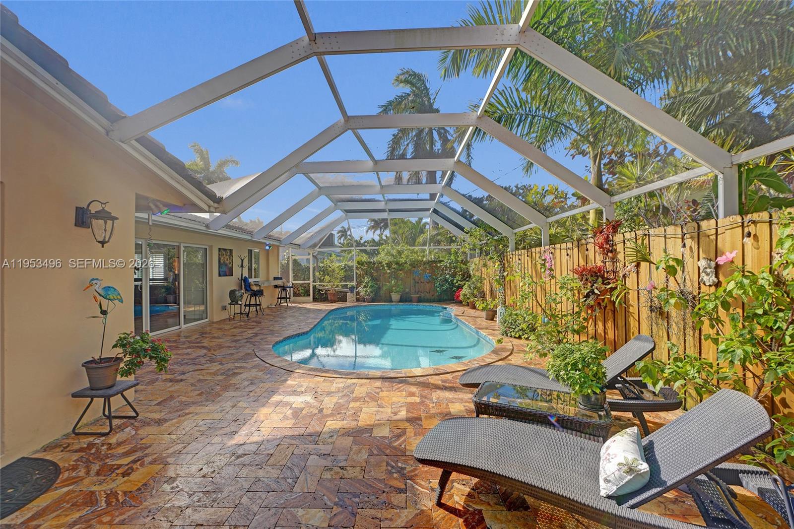 COUNTRY CLUB HOMES - Residential