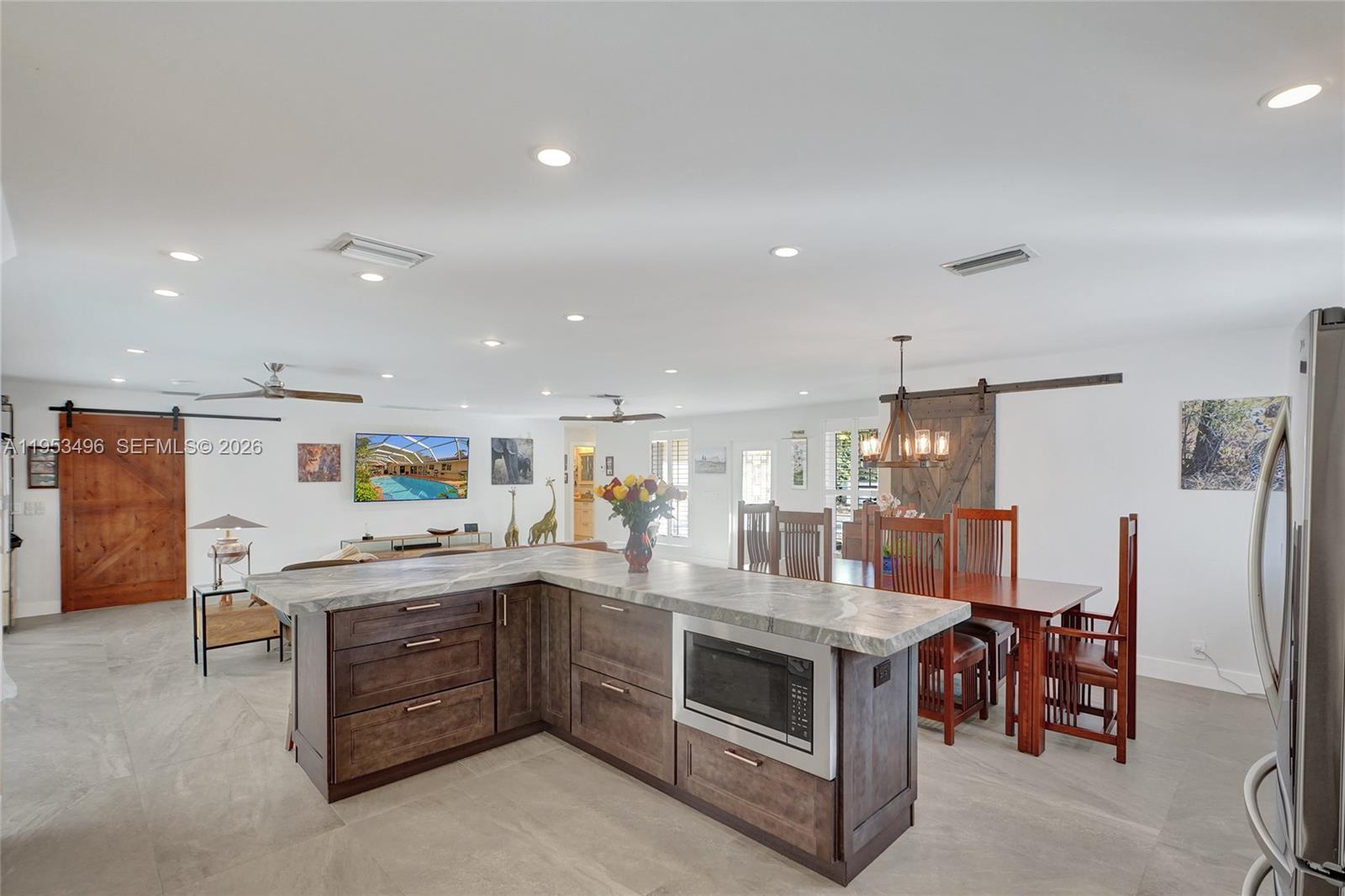 COUNTRY CLUB HOMES - Residential