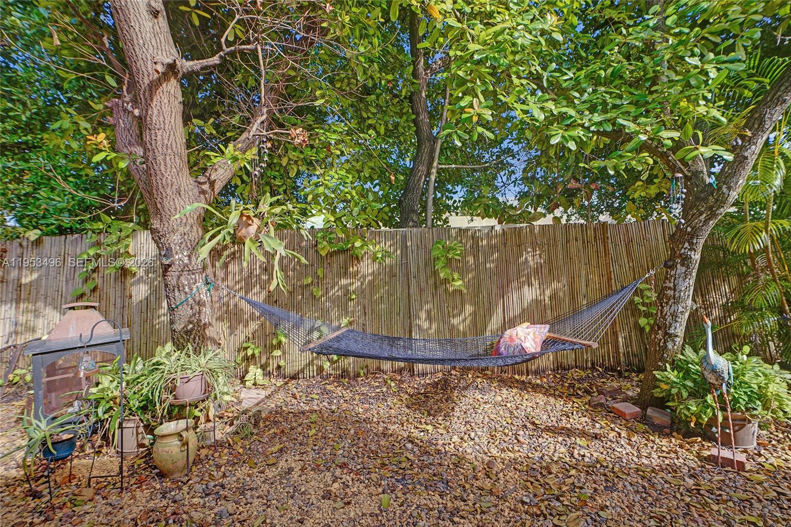 COUNTRY CLUB HOMES - Residential