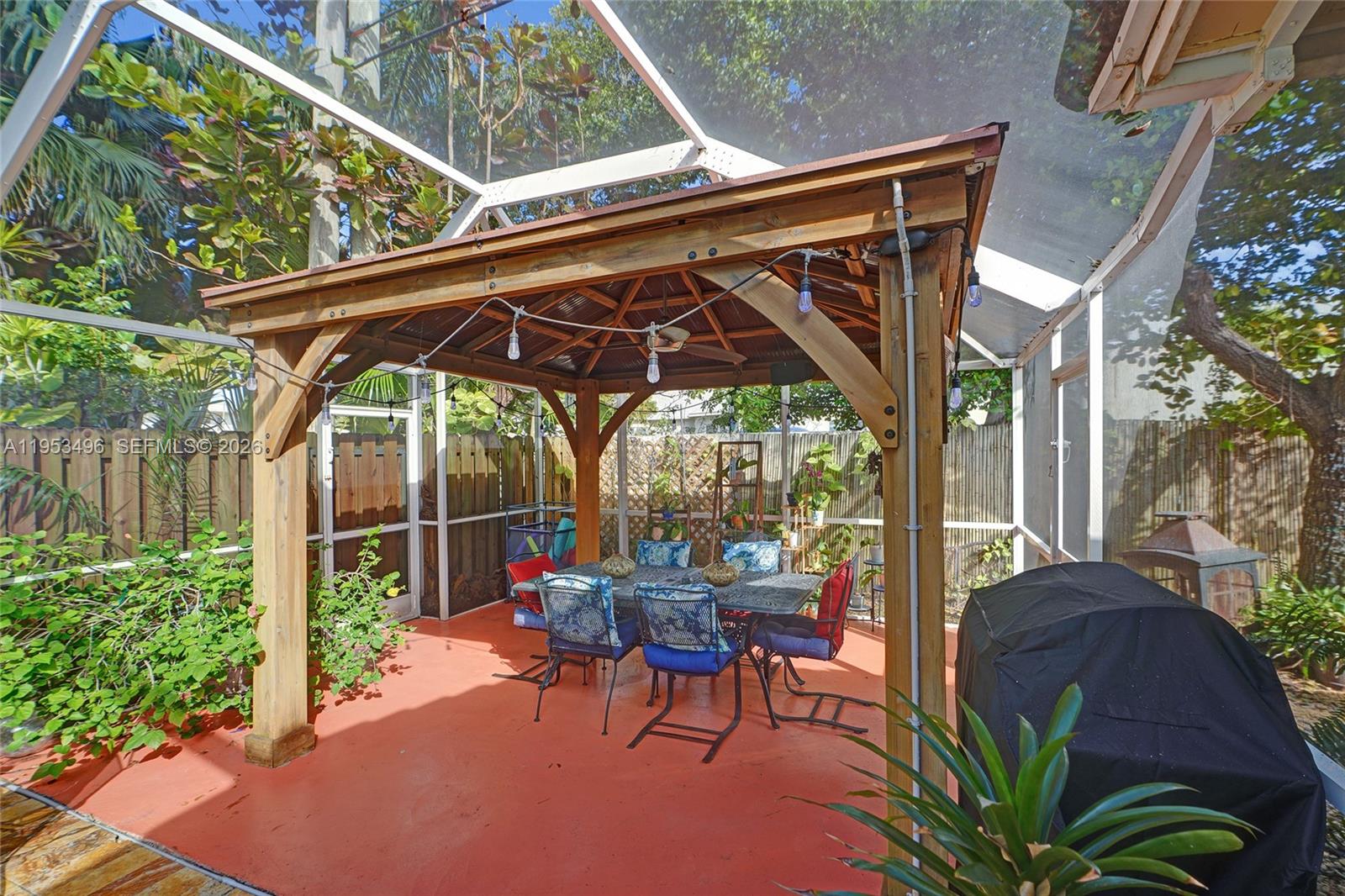 COUNTRY CLUB HOMES - Residential