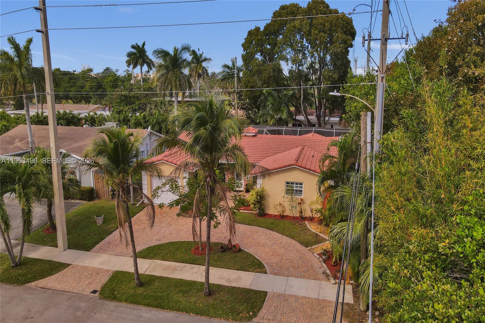 COUNTRY CLUB HOMES - Residential