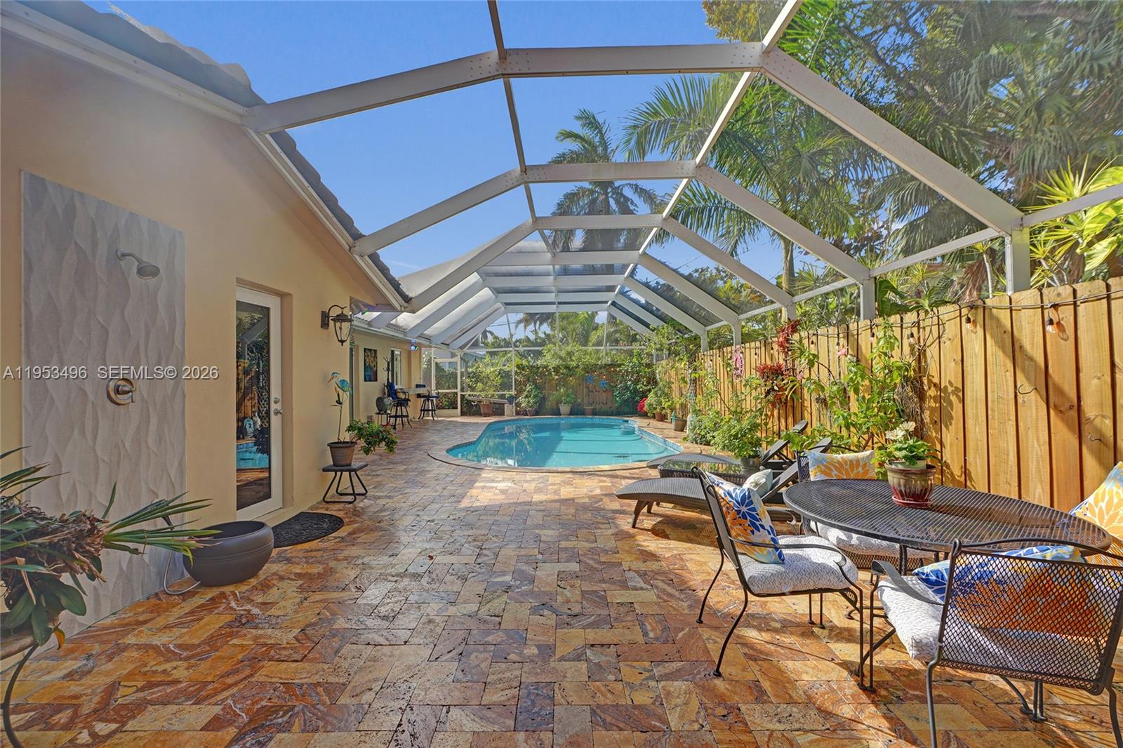 COUNTRY CLUB HOMES - Residential