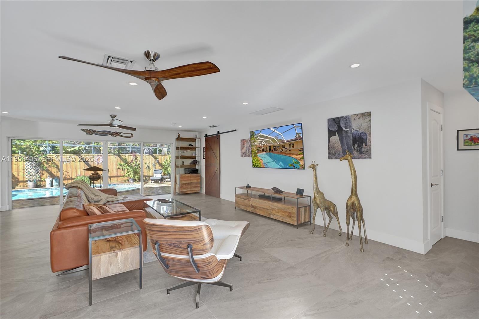 COUNTRY CLUB HOMES - Residential