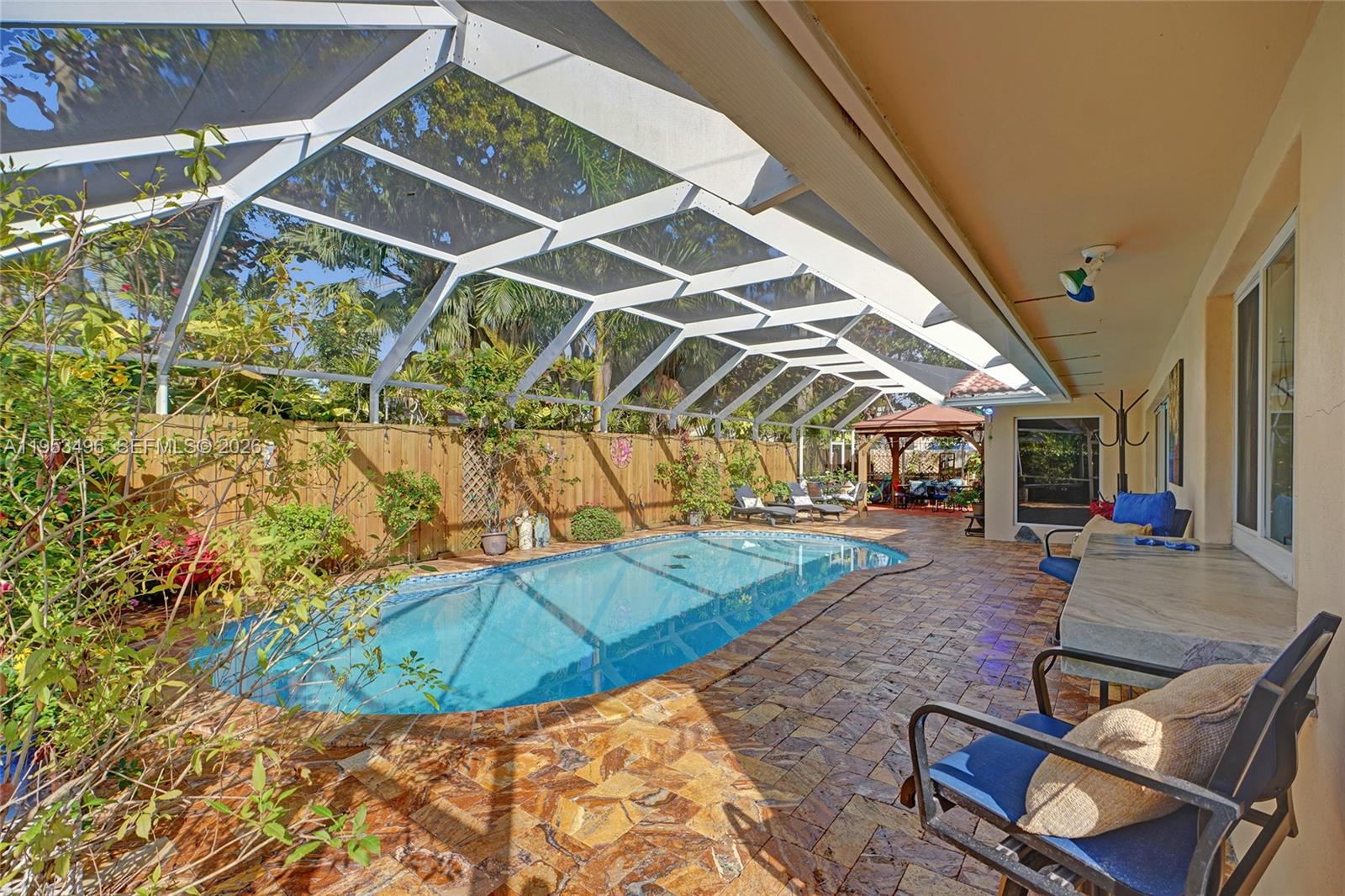 COUNTRY CLUB HOMES - Residential