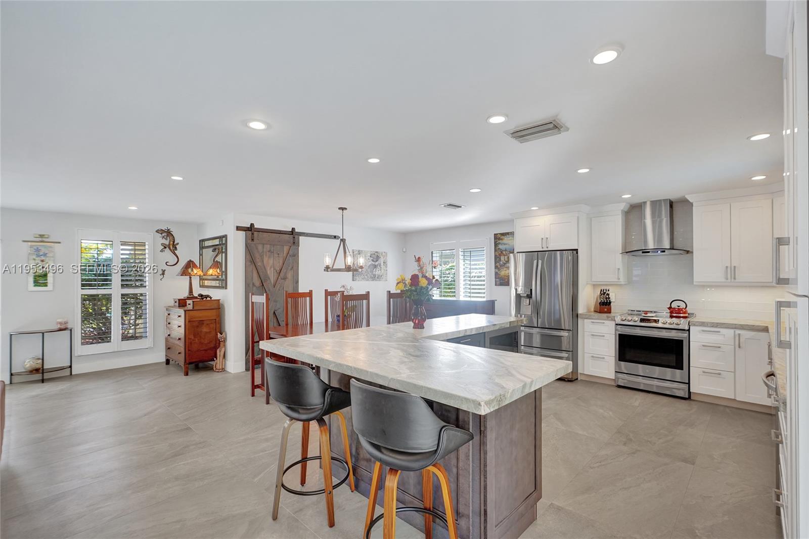 COUNTRY CLUB HOMES - Residential