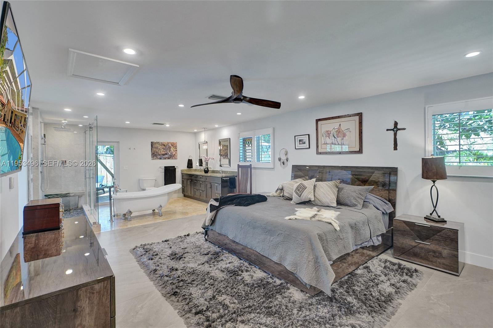 COUNTRY CLUB HOMES - Residential