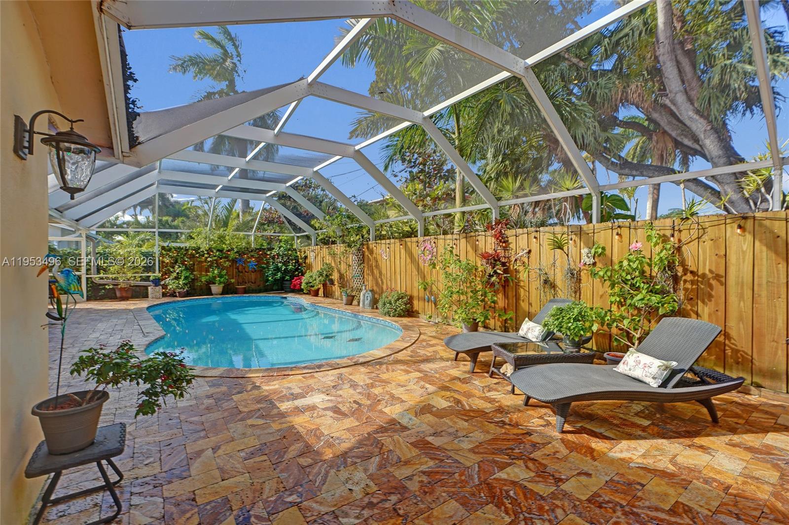 COUNTRY CLUB HOMES - Residential