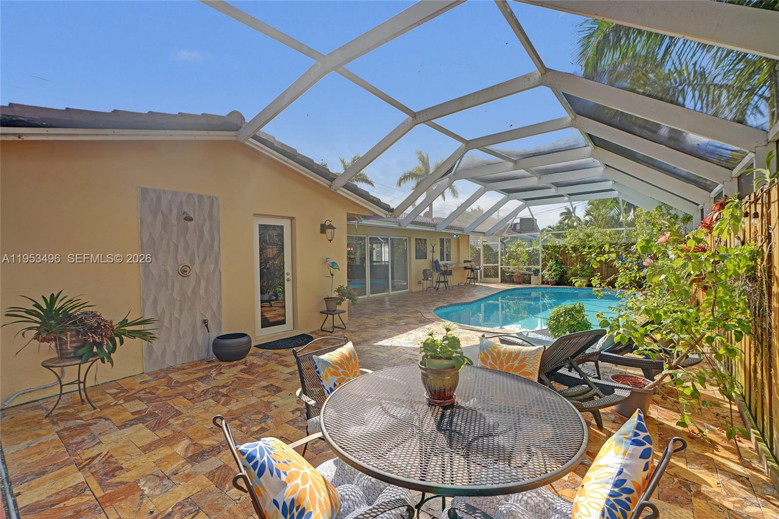 COUNTRY CLUB HOMES - Residential