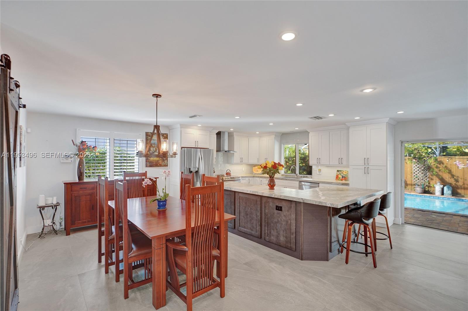 COUNTRY CLUB HOMES - Residential