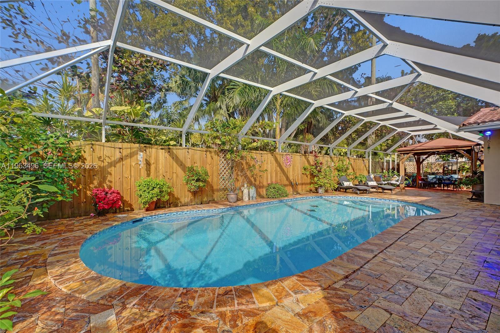 COUNTRY CLUB HOMES - Residential