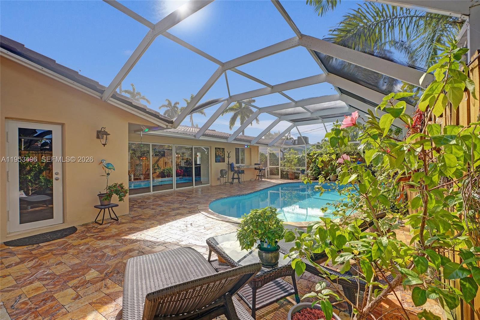 COUNTRY CLUB HOMES - Residential