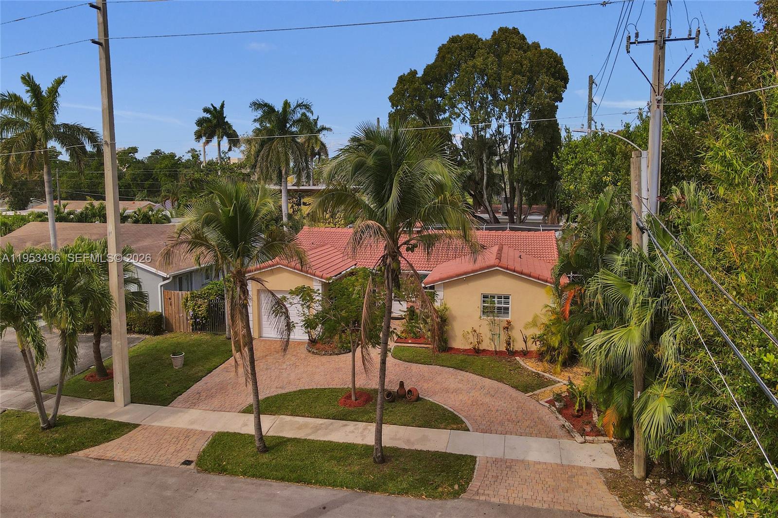 COUNTRY CLUB HOMES - Residential