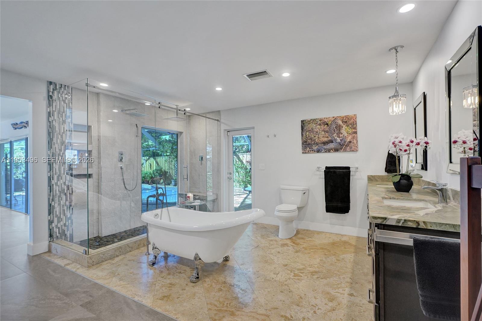 COUNTRY CLUB HOMES - Residential