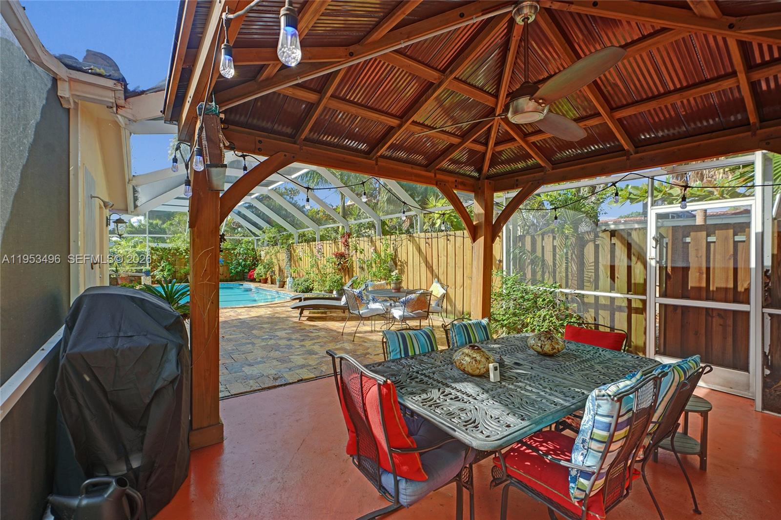 COUNTRY CLUB HOMES - Residential