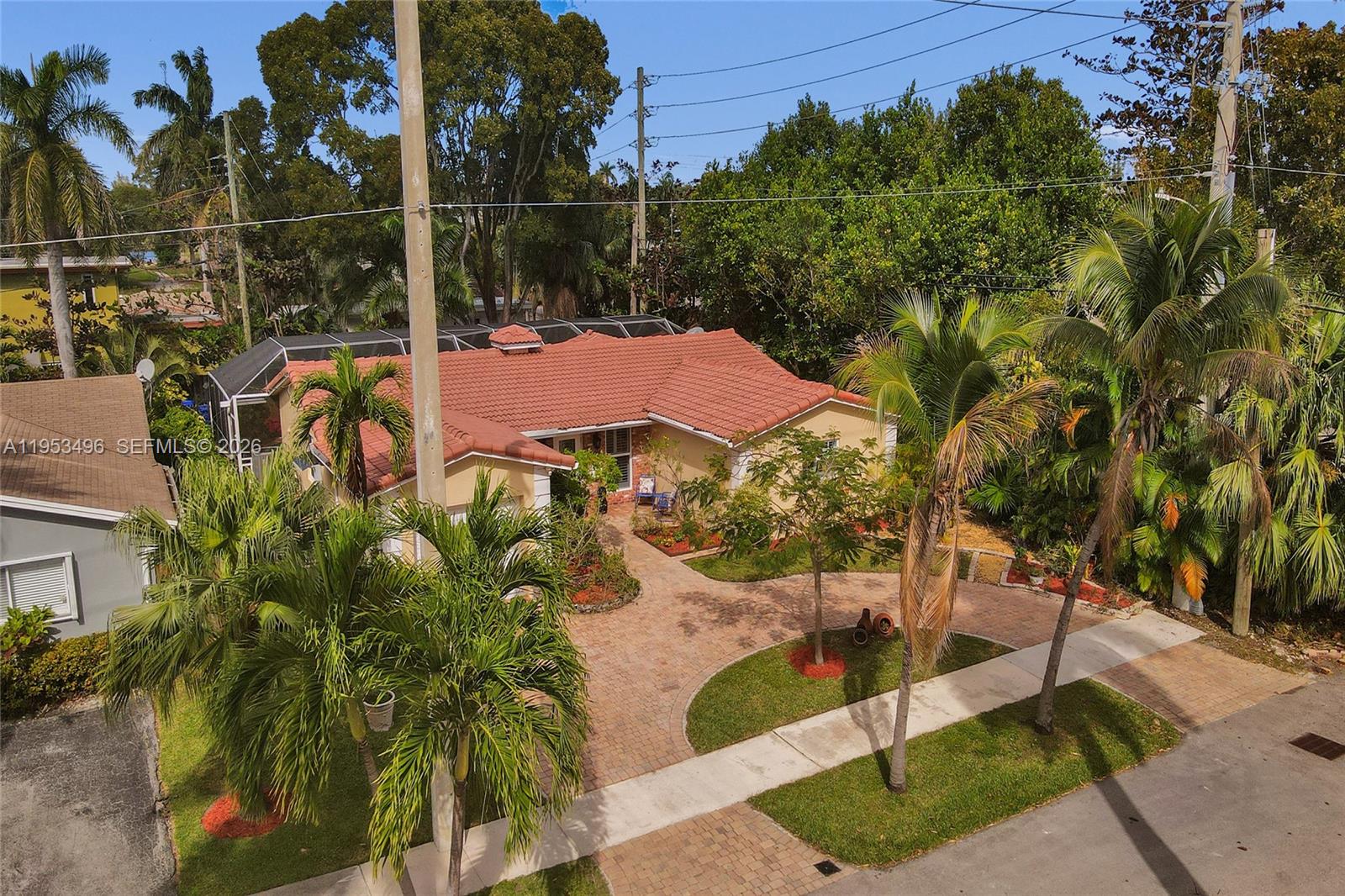 COUNTRY CLUB HOMES - Residential