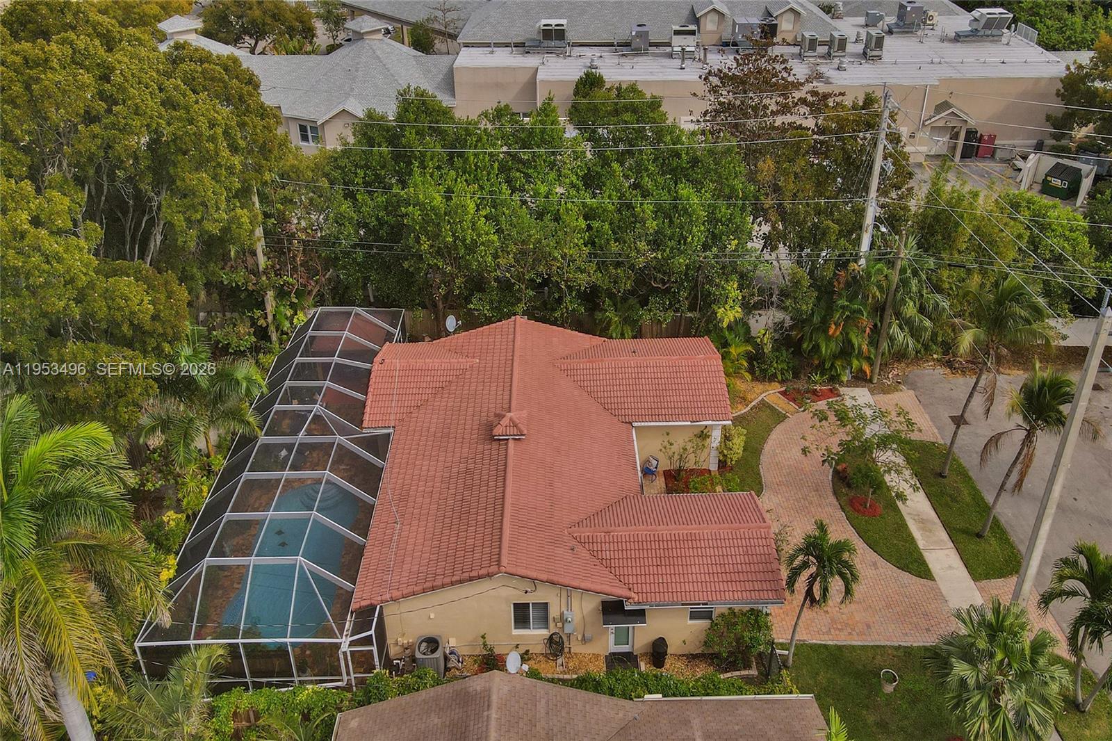 COUNTRY CLUB HOMES - Residential