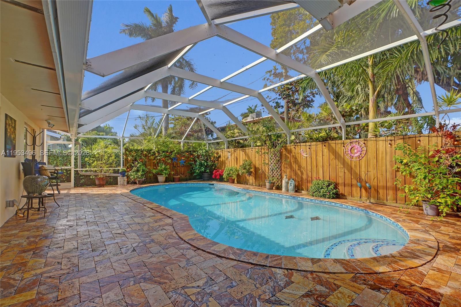 COUNTRY CLUB HOMES - Residential