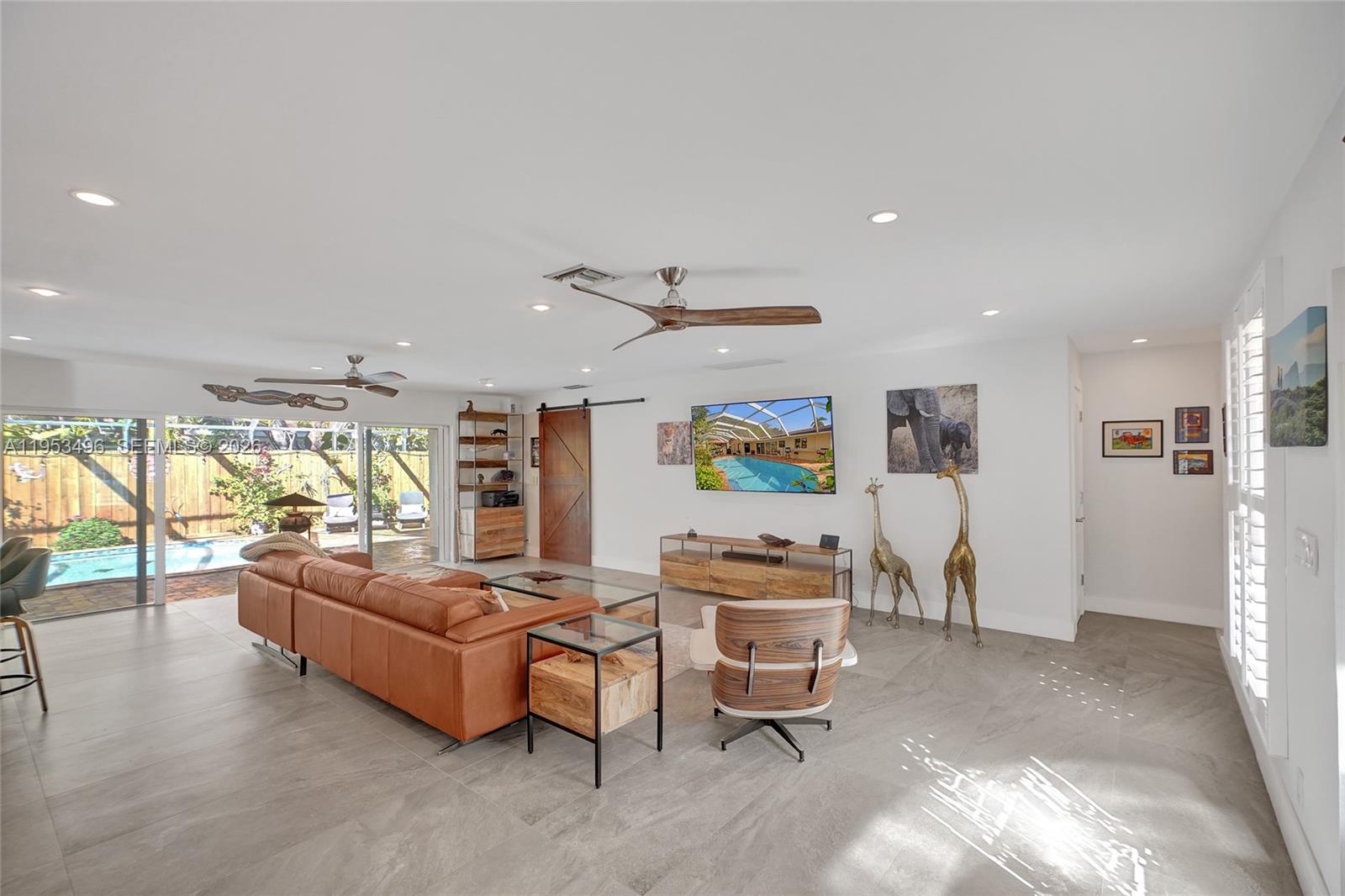 COUNTRY CLUB HOMES - Residential