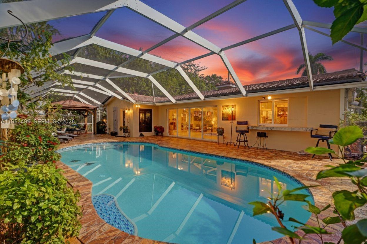 COUNTRY CLUB HOMES - Residential