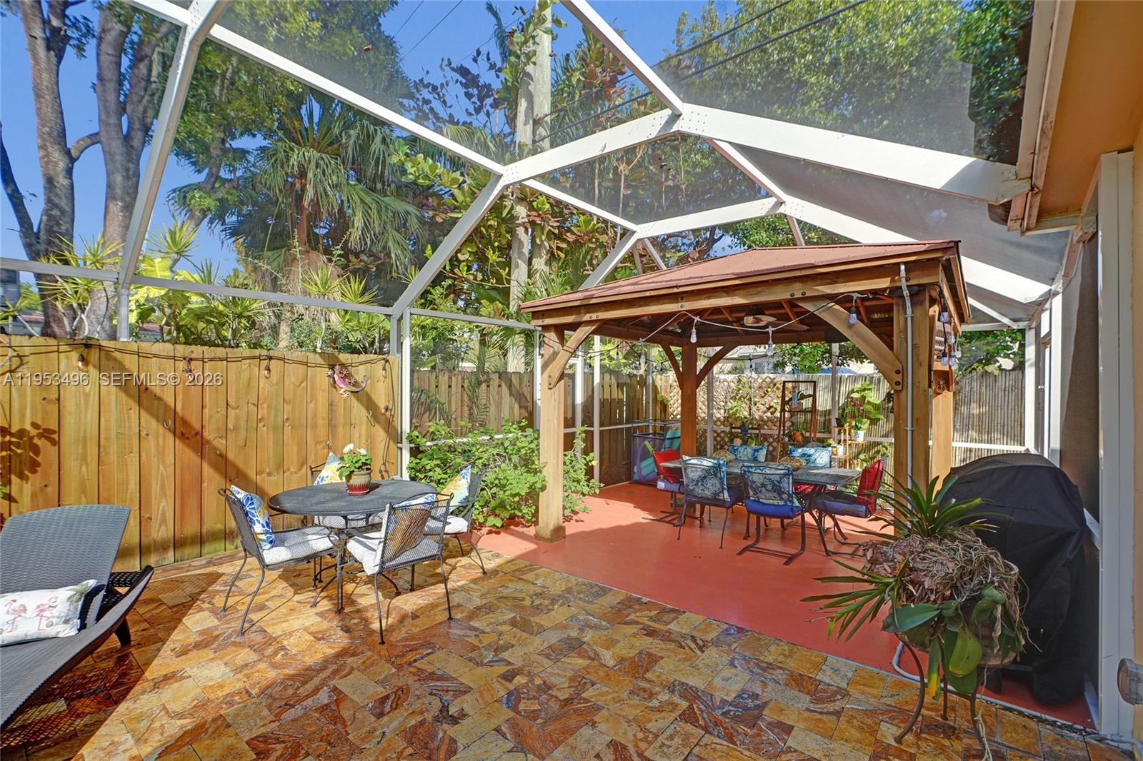 COUNTRY CLUB HOMES - Residential