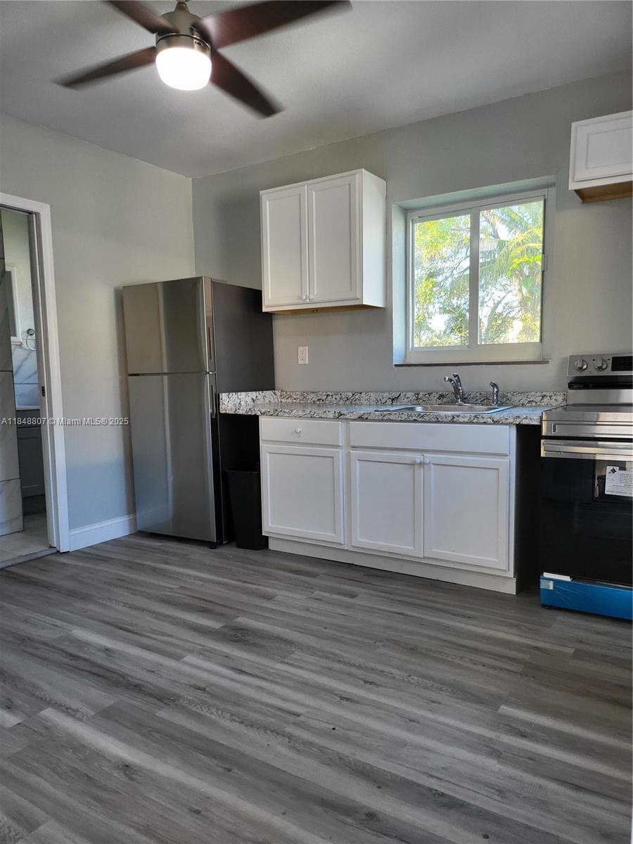 A great efficiency which includes a full-size bedroom, bathroom and kitchen appliances ready for immediate move-in. Call today for a tour.