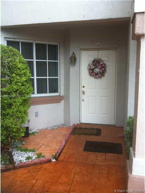 LOCATION! GATED COMMUNITY NEAR FROM MIAMI INTL' AIRPORT. 3 BEDROOM 2 1/2 BATHROOM. AVAILABLE JANUARY 1ST 2017.