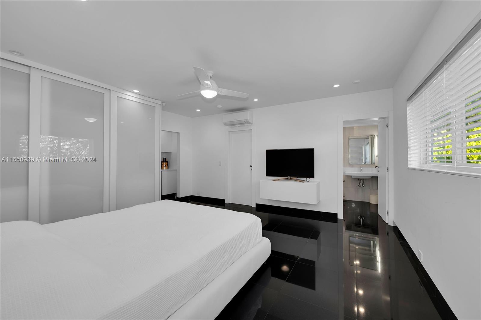 CORAL GABLES RIVIERA SEC - Residential