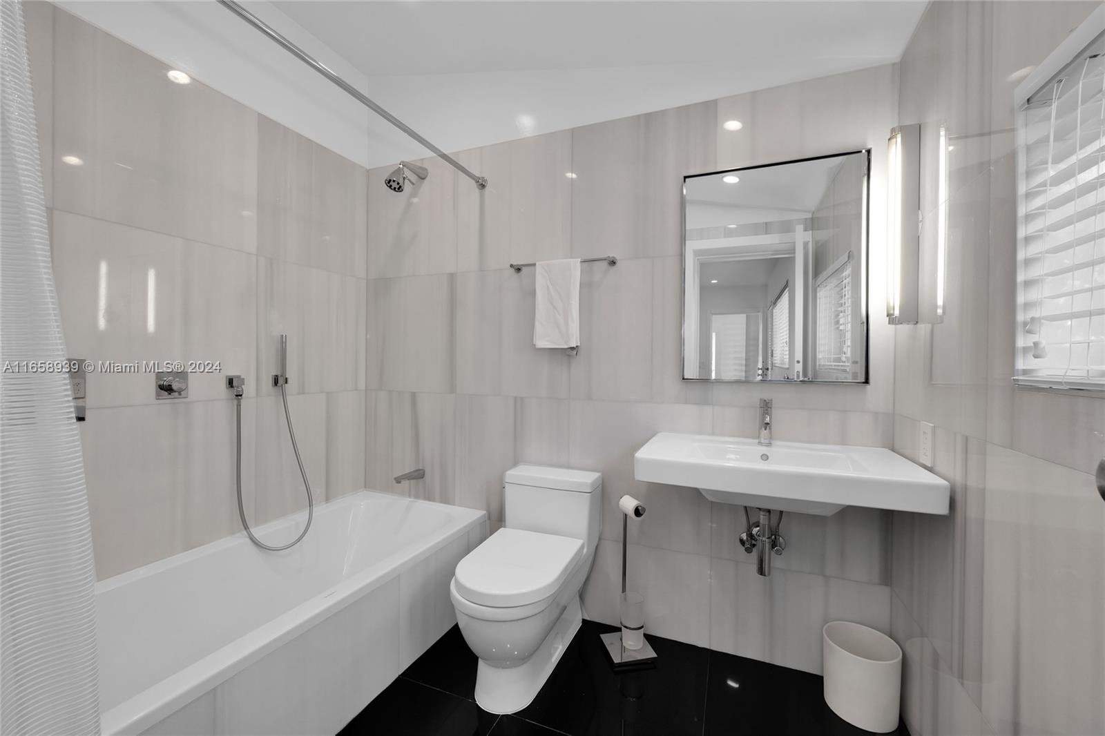 CORAL GABLES RIVIERA SEC - Residential