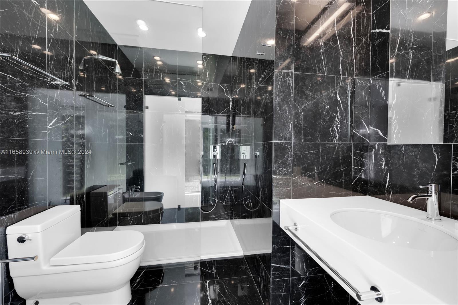 CORAL GABLES RIVIERA SEC - Residential