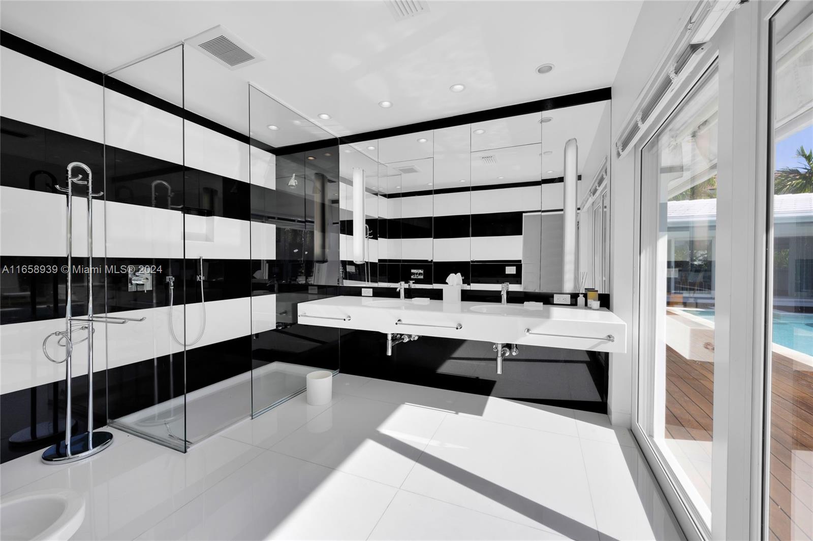 CORAL GABLES RIVIERA SEC - Residential