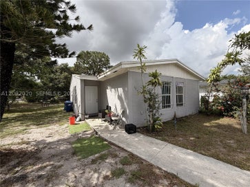 3814 NW 213th St Miami Gardens FL 33055