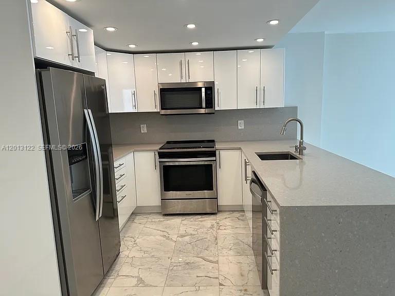 345 Ocean Dr 519