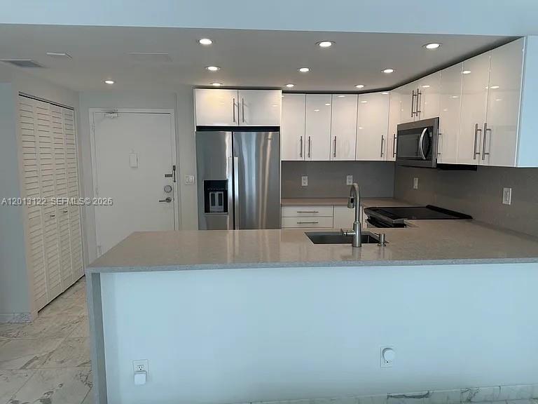 345 Ocean Dr 519