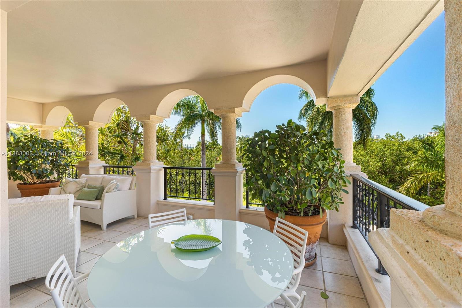 SEASIDE CONDO - Residential