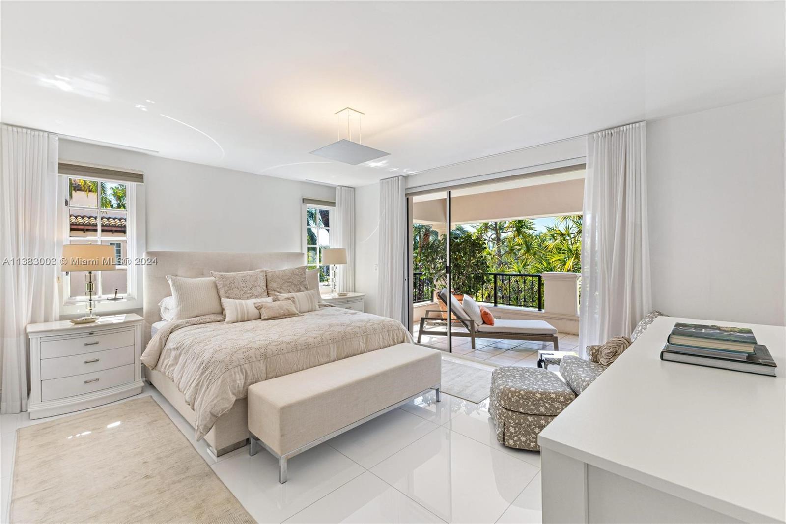 SEASIDE CONDO - Residential