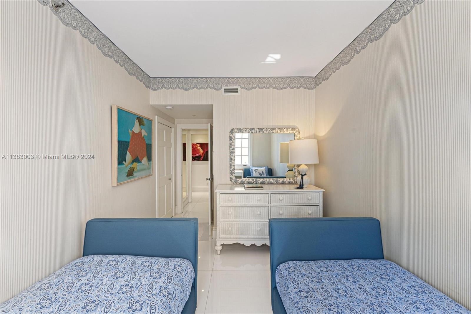 SEASIDE CONDO - Residential