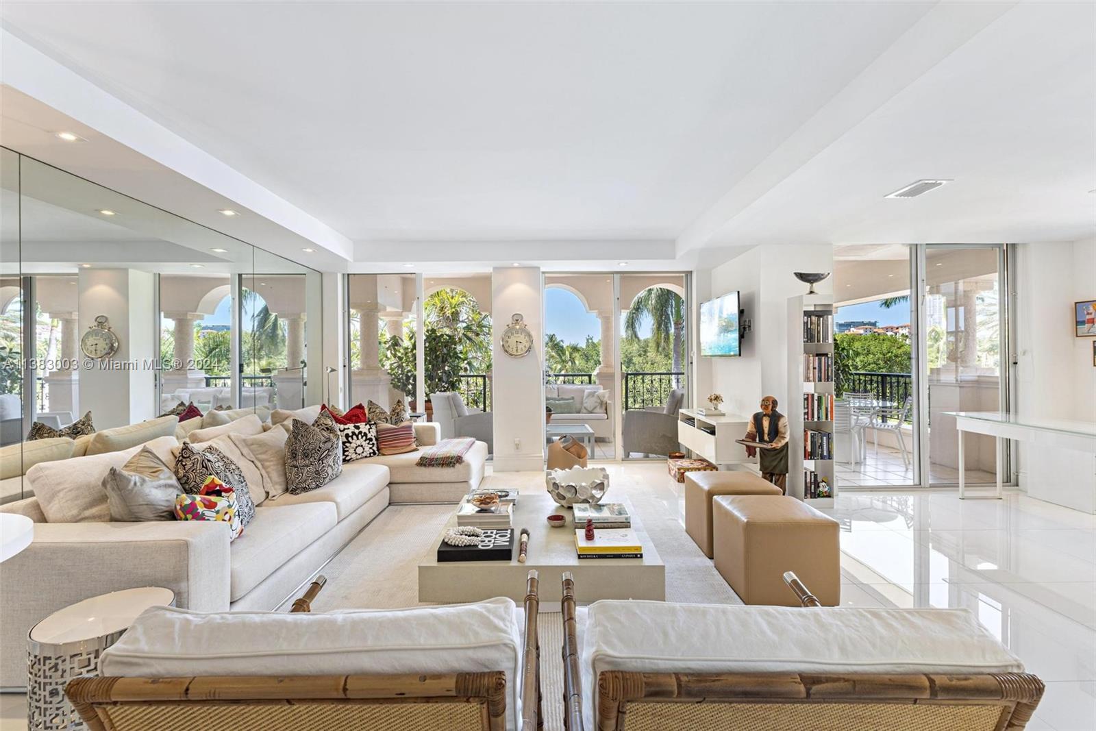 SEASIDE CONDO - Residential