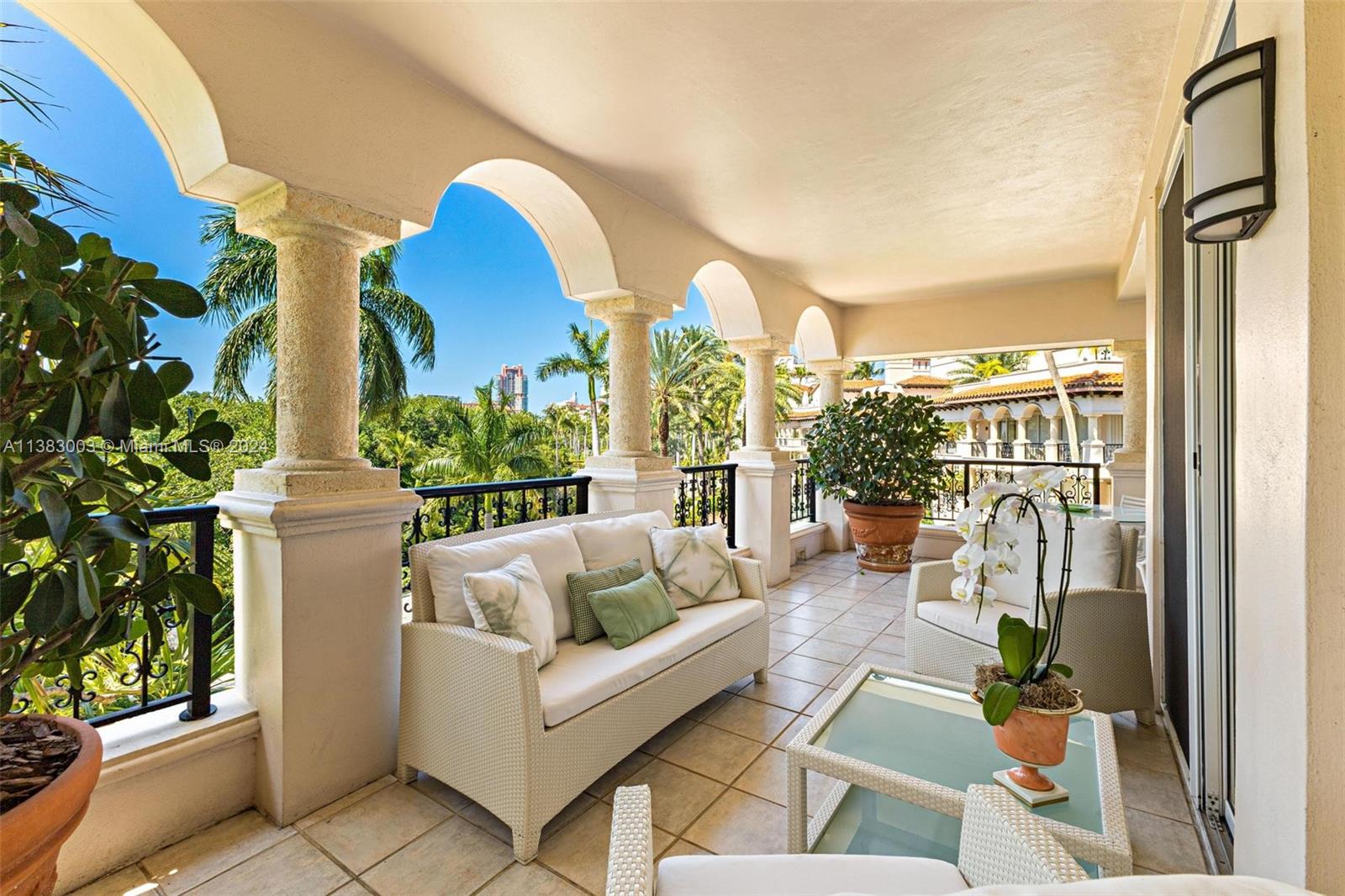 SEASIDE CONDO - Residential