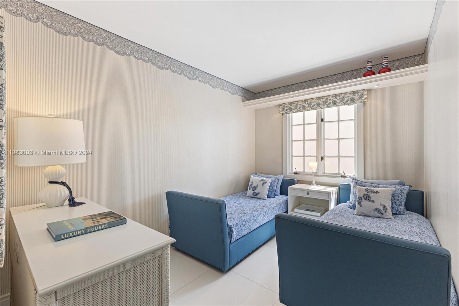 SEASIDE CONDO - Residential