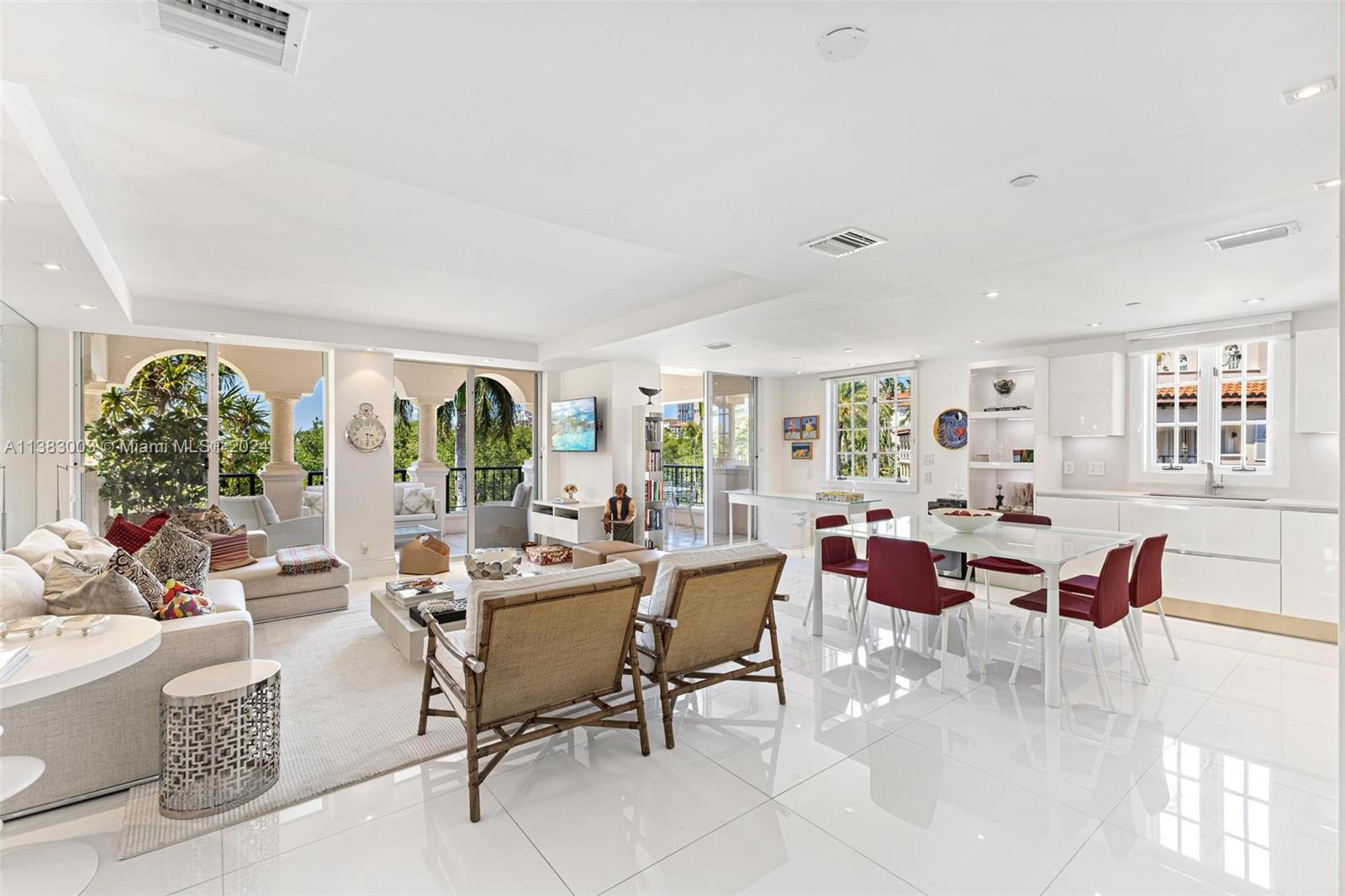 SEASIDE CONDO - Residential