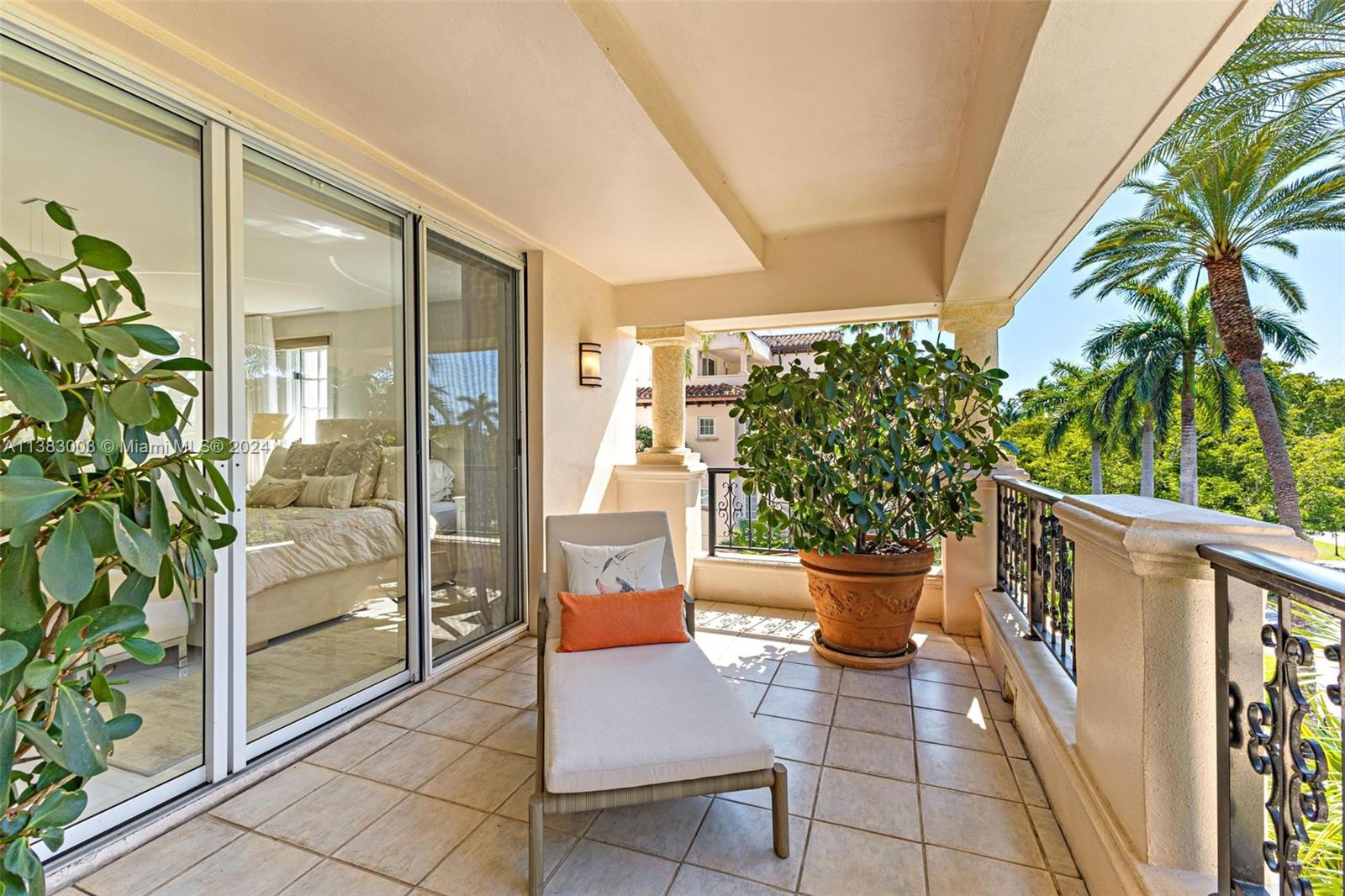 SEASIDE CONDO - Residential