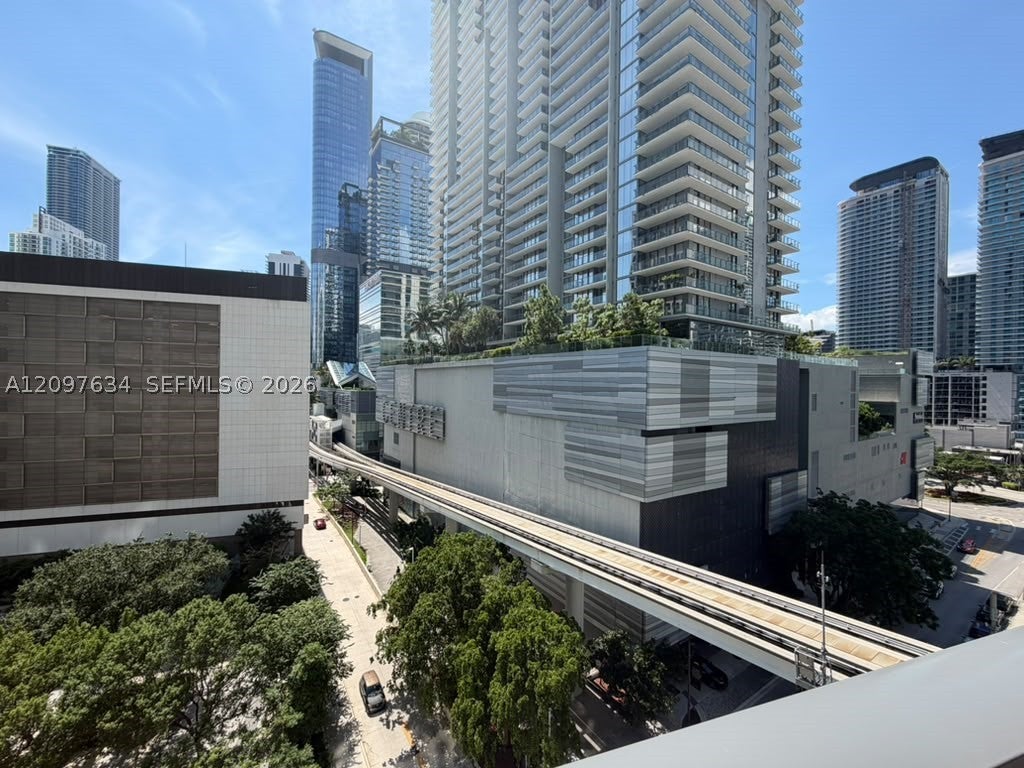 31 SE 6th St 1103