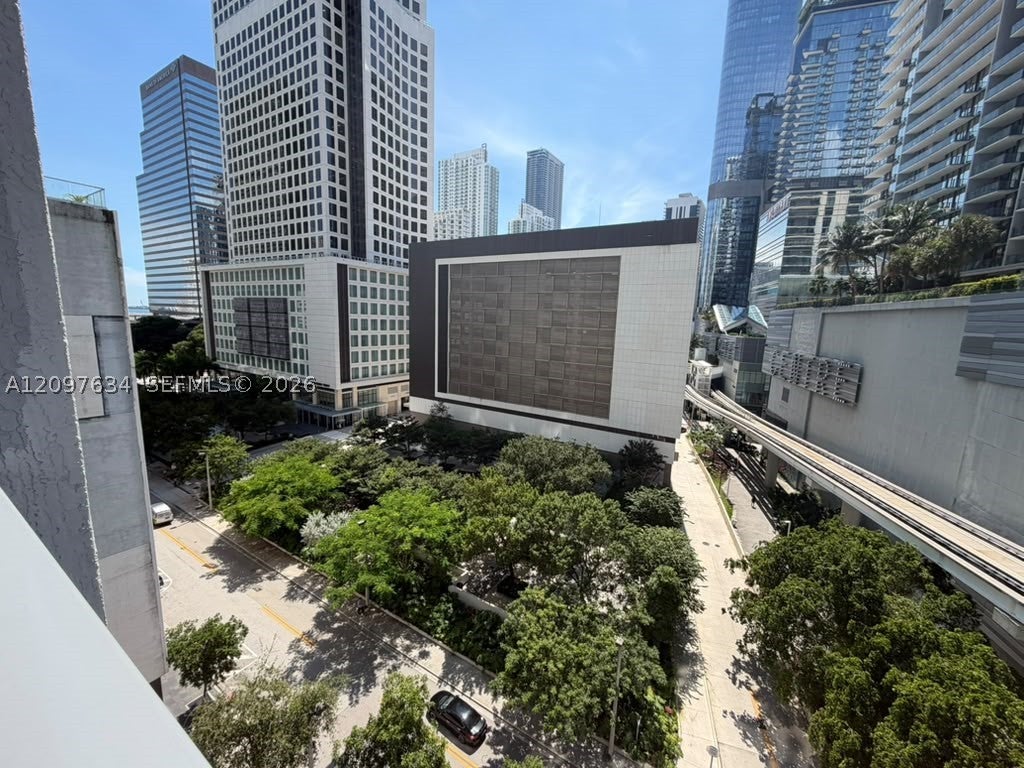 31 SE 6th St 1103
