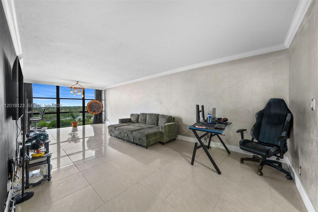 Photo of 1000 Parkview Dr #1025, Hallandale Beach, FL 33009 (MLS # A12018123)