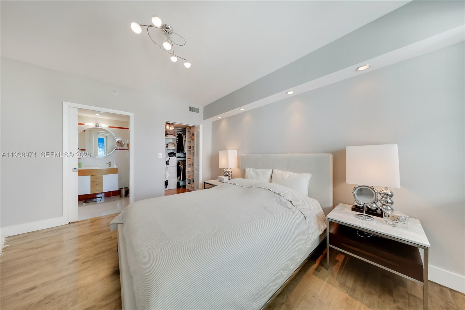 THE COSMOPOLITAN RESIDENC - Residential