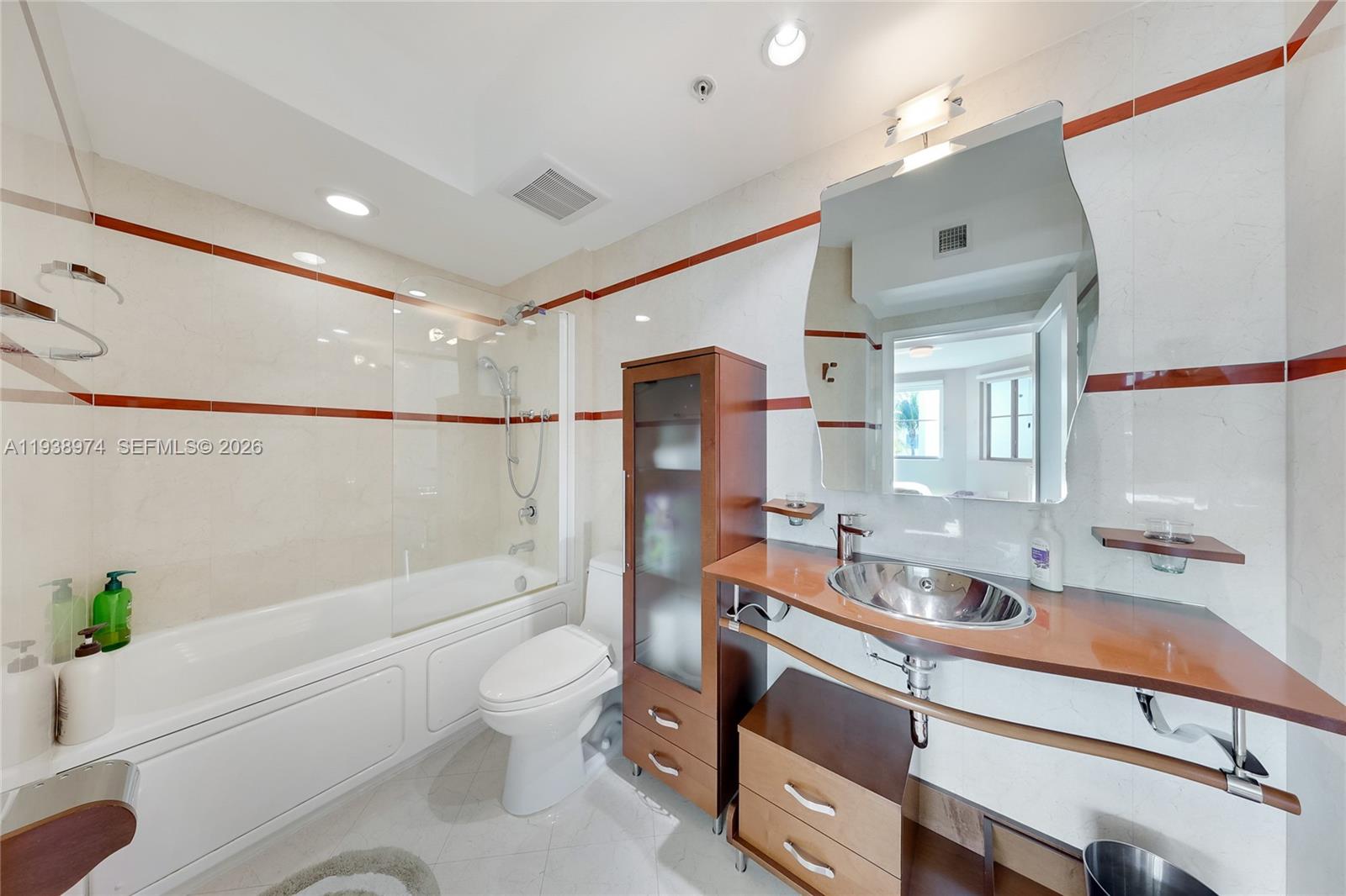 THE COSMOPOLITAN RESIDENC - Residential