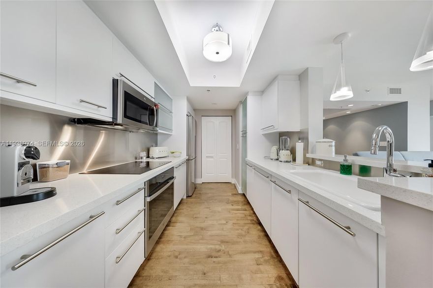 Beautiful 2 Bed+DEN/2.5 Bath top-floor residence with a private balcony overlooking the pool, just steps from the beach. This bright, designer-furnished home showcases engineered oak wood floors, a remodeled kitchen with quartz countertops and new stainless-steel appliances, newer A/C, custom closets, frosted glass doors, and tailored blinds with blackout shades. Enjoy the convenience of two tandem garage parking spaces and a same-floor storage unit. The Cosmopolitan is a full-service, pet-friendly building featuring secure entry with an attended lobby, heated pool and jacuzzi, fitness center, club room, and more—all in the highly coveted South of Fifth neighborhood, moments
from the ocean, dining, and parks.