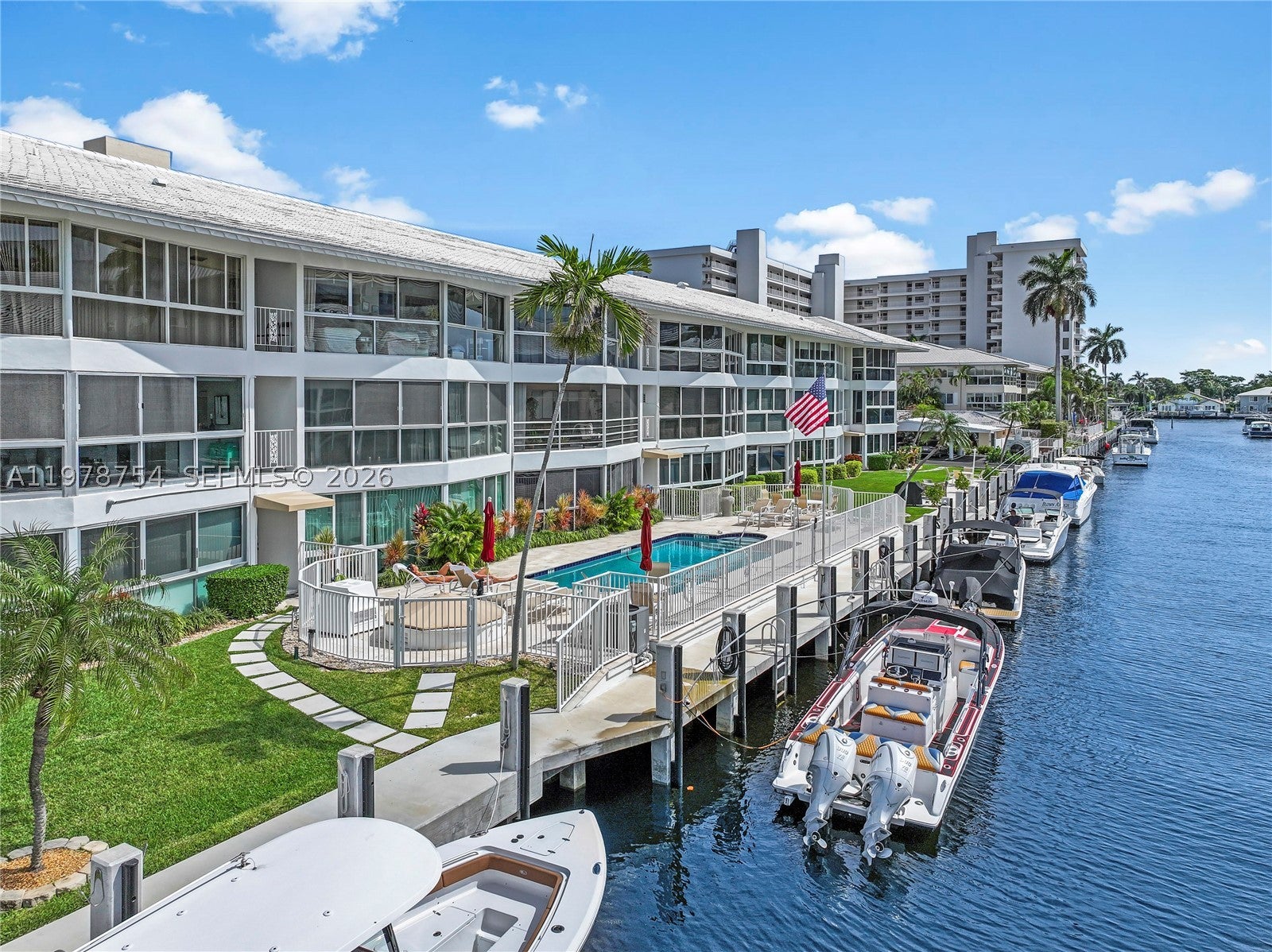 3050 NE 48th St 207