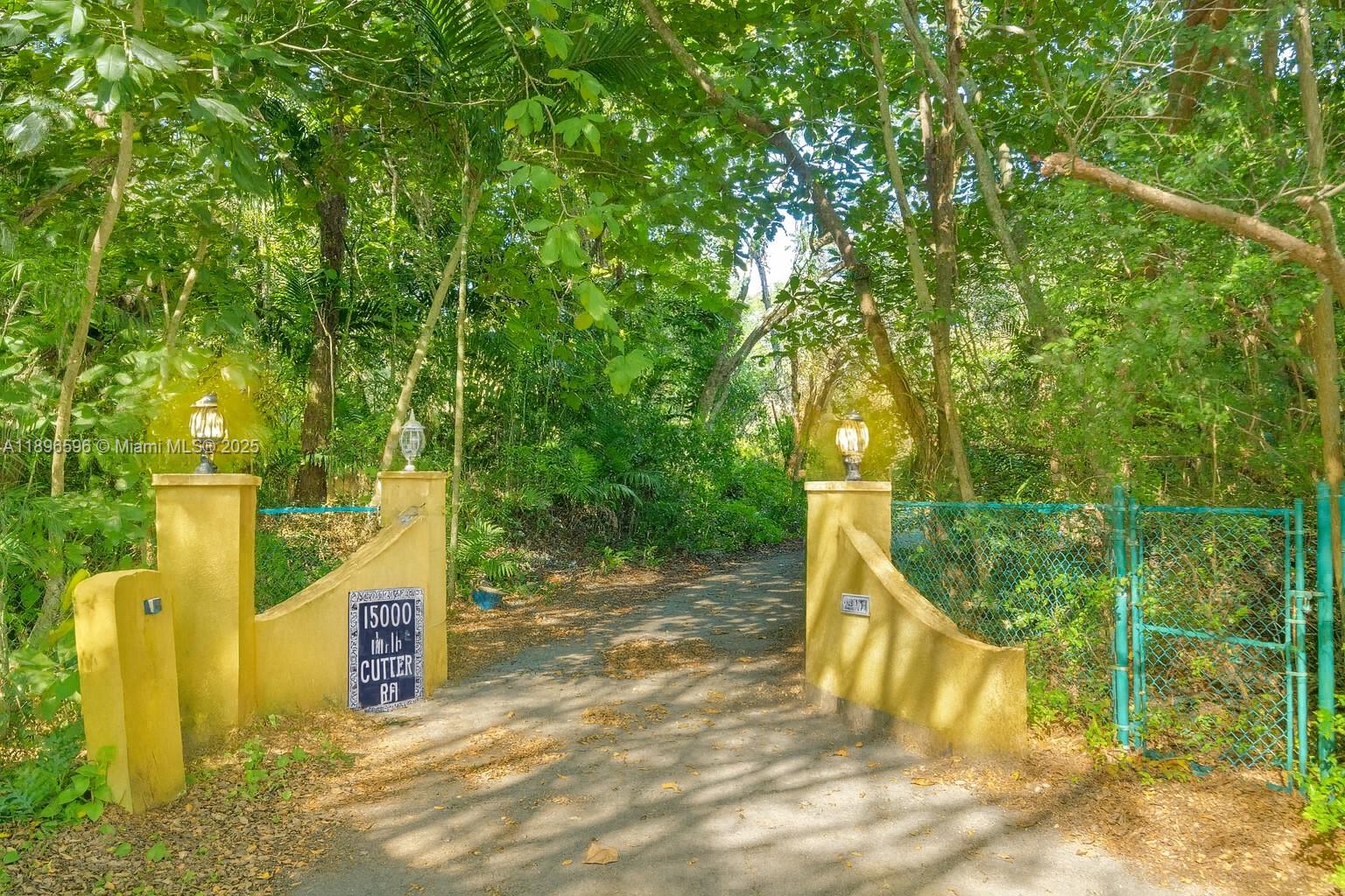 SUBURBAN ESTATES - Residential